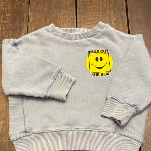 Hundred Pieces Blue Sweatshirt with Yellow Smile Patch - Picture 5 of 12